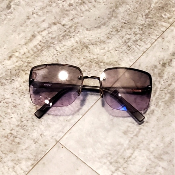 Y2K DKNY purple gradient πΆ sunglasses π - Picture 1 of 10